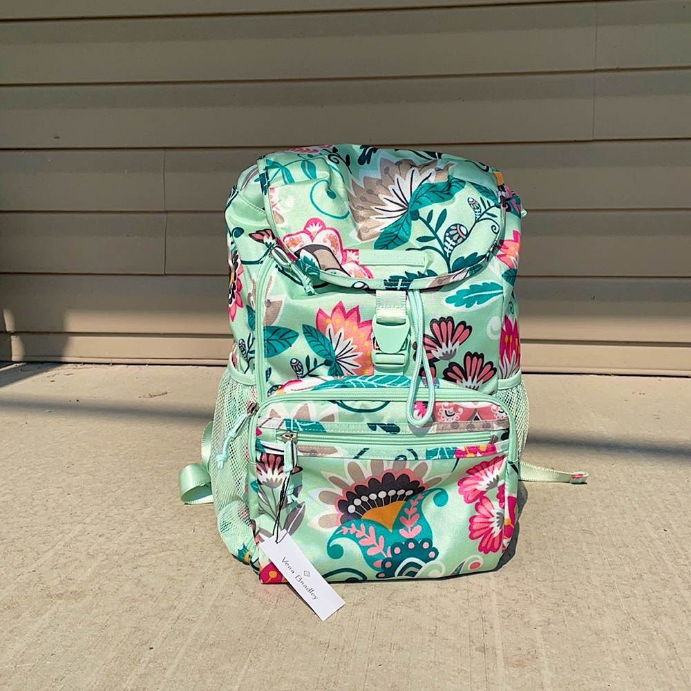 Vera Bradley Lighten Up Daytripper backpack. NEW.